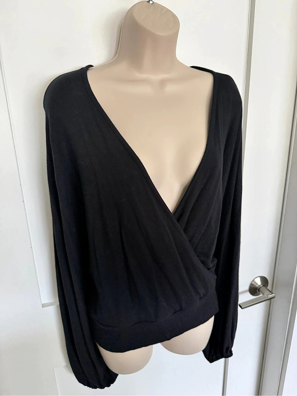 Express DEEP v neck Black Wrap sweatshirt balloon sleeve Blouse Like New